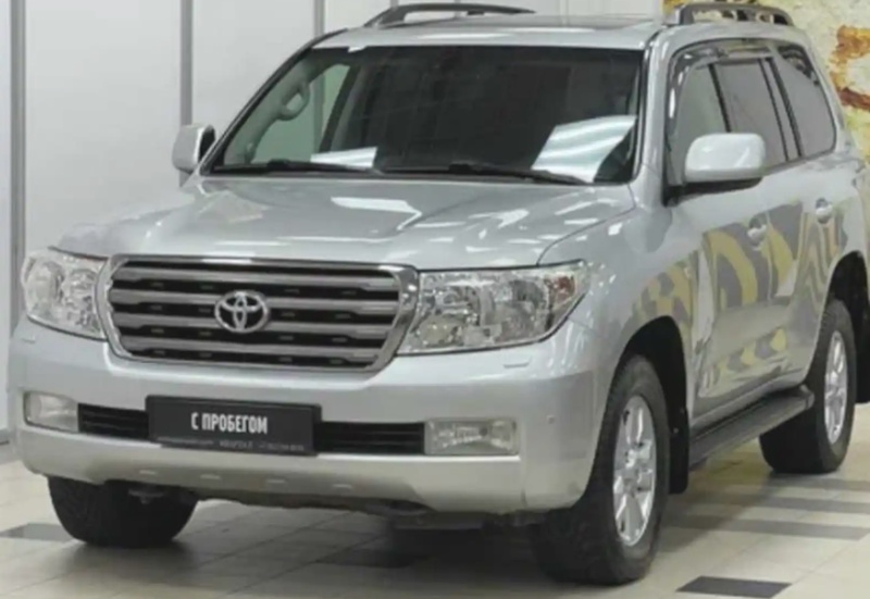 Лобовое стекло от Toyota Land Cruiser FJ200